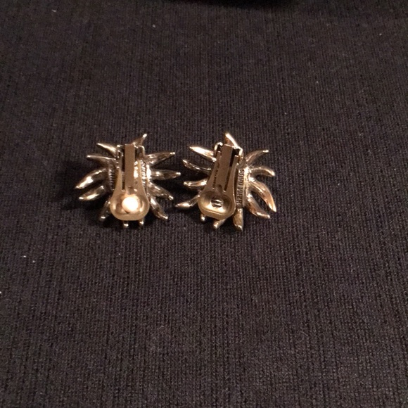 Heidi Daus Faux Pearl Earrings- Clip Ons - Picture 5 of 6